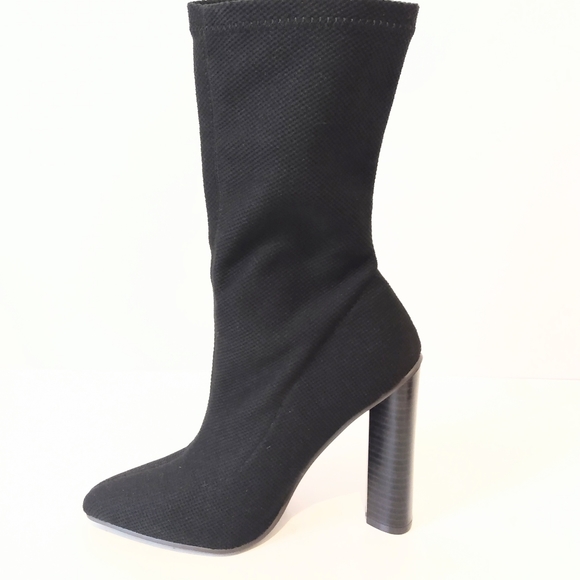 Qupid Black Fabric Red Embroidered Floral 4 1/4" Chunky Heel Sock Boots sz 6.5 - Picture 5 of 10